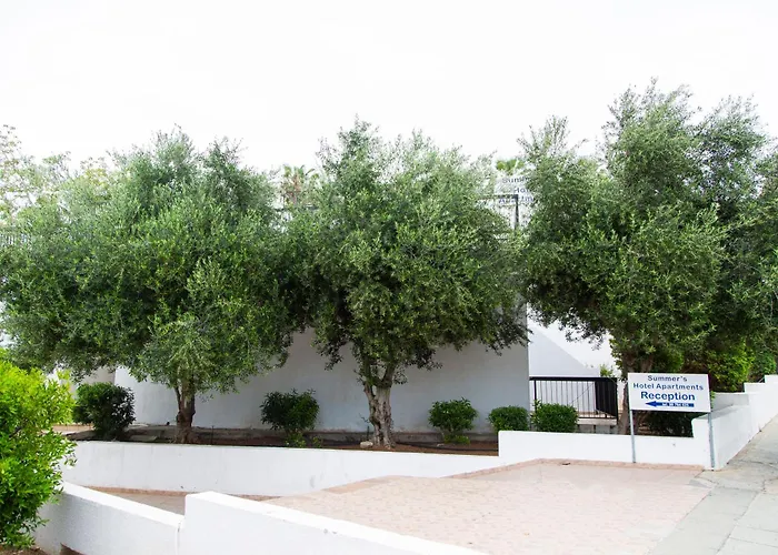 Summer's Aparthotel 3*