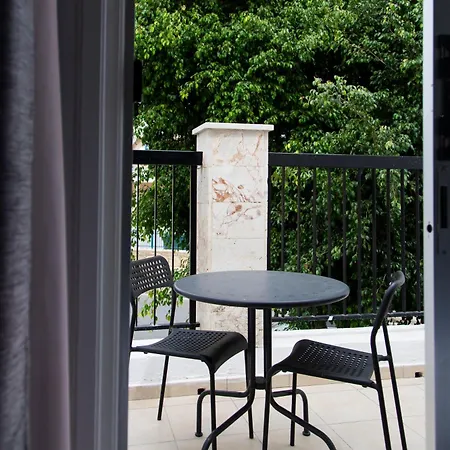 Summer's Aparthotel