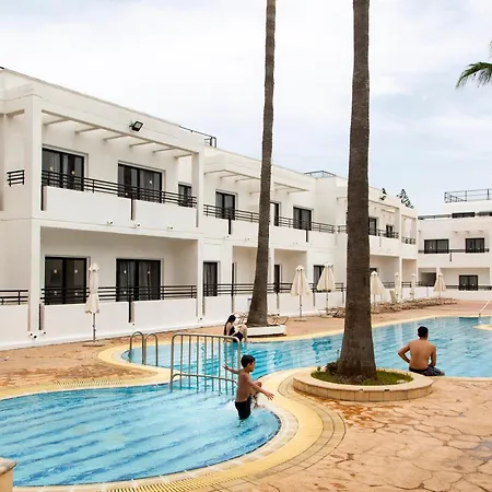 Summer's Aparthotel